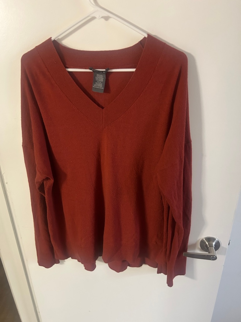 Women's V-Neck Knit Sweater in Rust - size XL